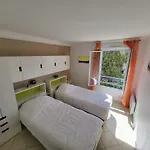 5 Mins Walk,wi-fi,ac,pool,parking,elevator *
