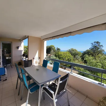 5 Mins Walk,wi-fi,ac,pool,parking,elevator