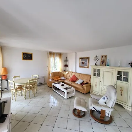 Appartamento 5 Mins Walk,wi-fi,ac,pool,parking,elevator *