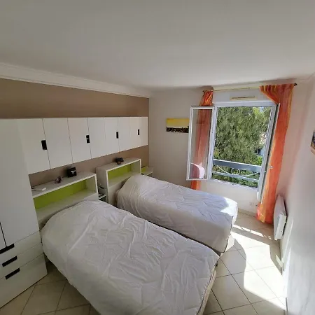 5 Mins Walk,wi-fi,ac,pool,parking,elevator *