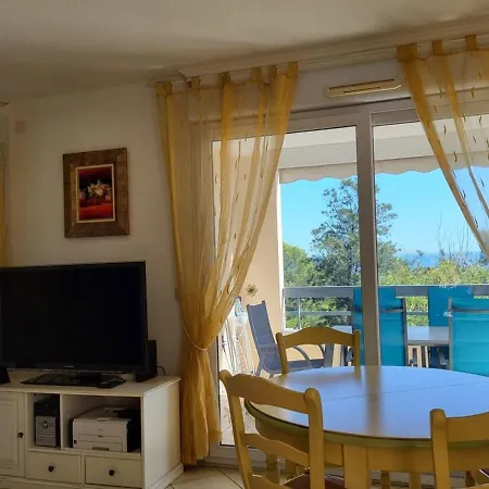 5 Mins Walk,wi-fi,ac,pool,parking,elevator Lägenhet