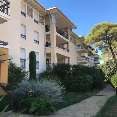 5 Mins Walk,wi-fi,ac,pool,parking,elevator