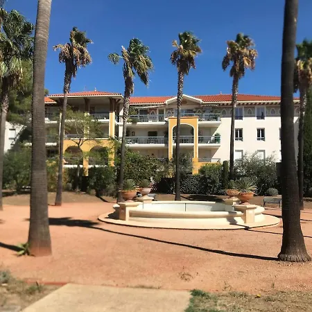 5 Mins Walk,wi-fi,ac,pool,parking,elevator *