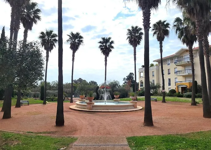 5 Mins Walk,wi-fi,ac,pool,parking,elevator Fréjus
