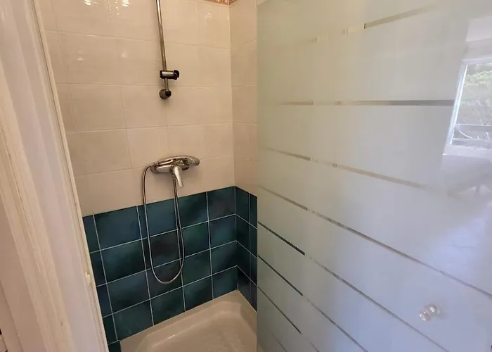 5 Mins Walk,wi-fi,ac,pool,parking,elevator Lägenhet *