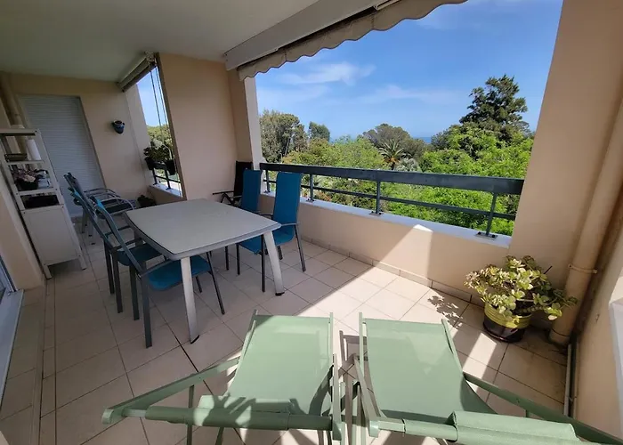 Lägenhet 5 Mins Walk,wi-fi,ac,pool,parking,elevator Fréjus