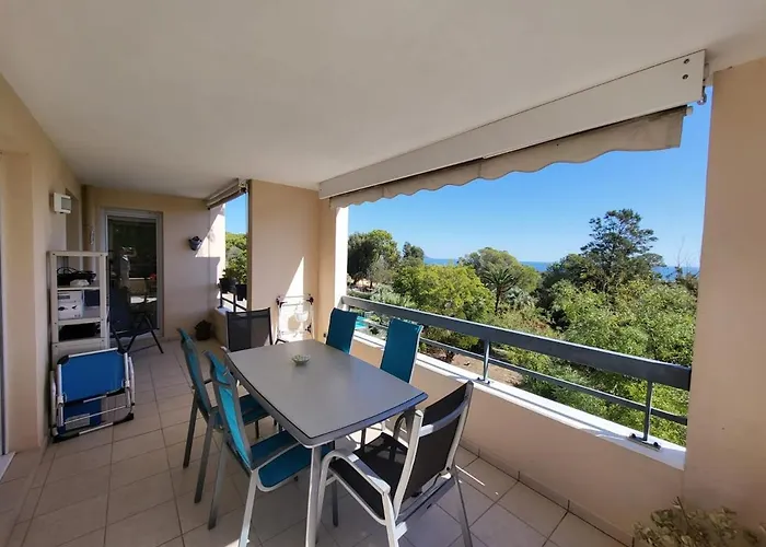 5 Mins Walk,wi-fi,ac,pool,parking,elevator