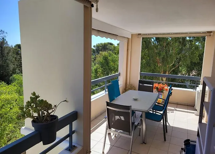 5 Mins Walk,wi-fi,ac,pool,parking,elevator *