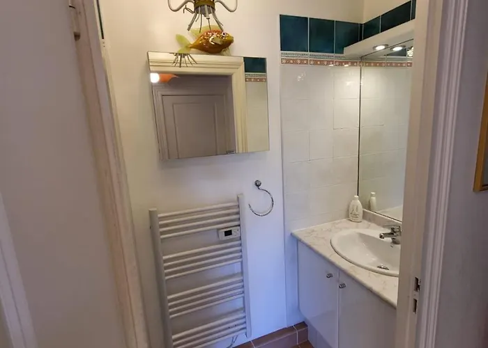 Lejlighed 5 Mins Walk,wi-fi,ac,pool,parking,elevator *