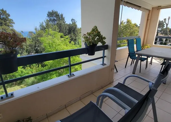 Lejlighed 5 Mins Walk,wi-fi,ac,pool,parking,elevator Fréjus