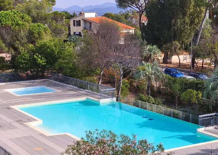 5 Mins Walk,wi-fi,ac,pool,parking,elevator Lägenhet